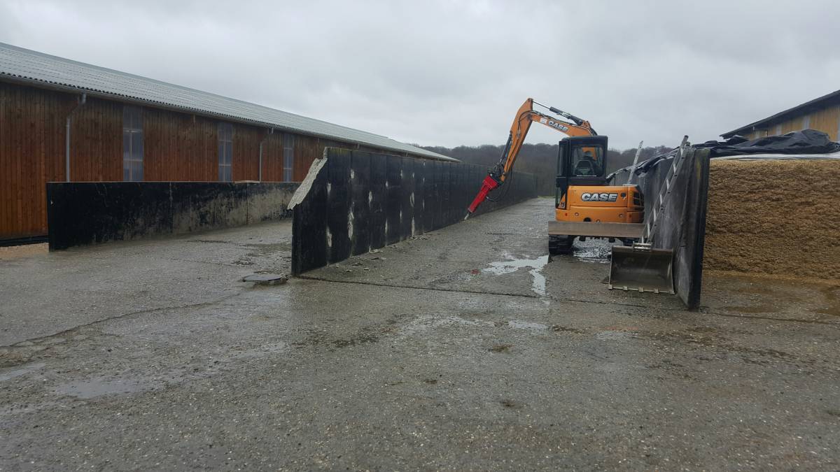 Démolition du silo à fourrage à Ranspach le Haut Riedisheim